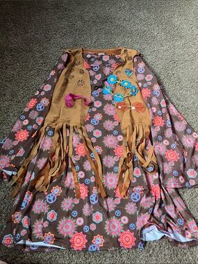 Spirit Halloween “Hippie” Costume